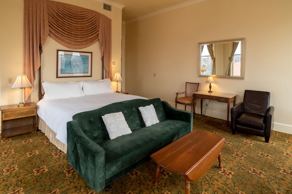 Jacuzzi Suite - Photo 3