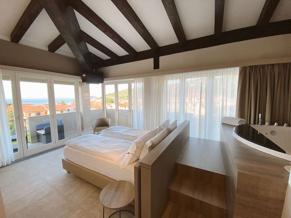 Romantic Double or Twin Room photo 2
