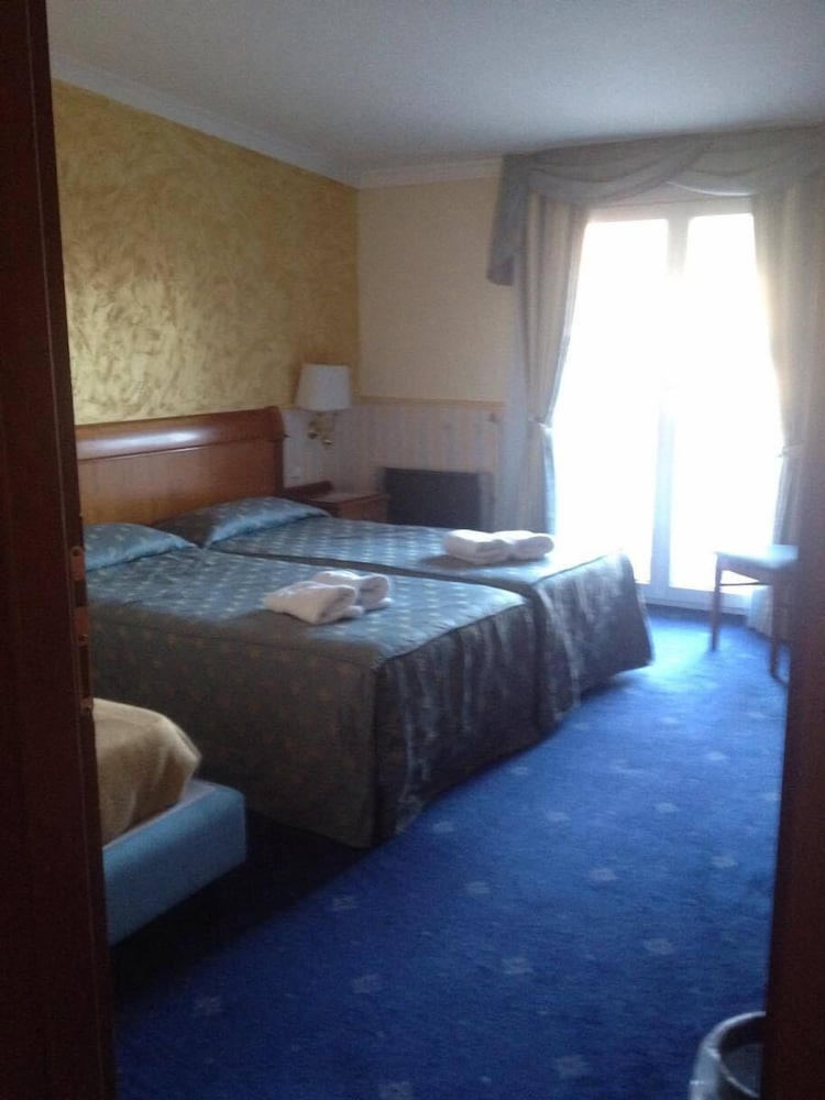 Family Triple Room, Lake View