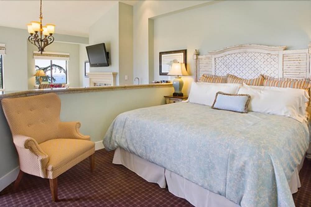 Deluxe Suite, 1 King Bed - Photo 9