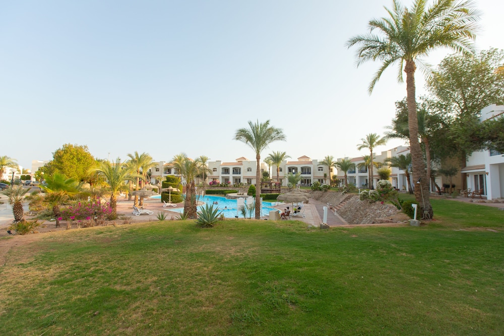Standard Room, Garden or Pool View - Photo 3