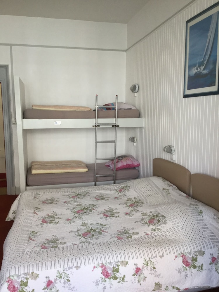 Quadruple Room - Photo 1