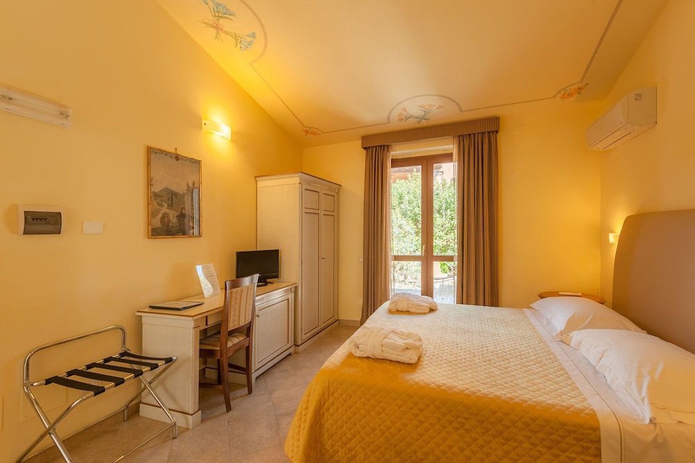 Classic Double or Twin Room photo 3