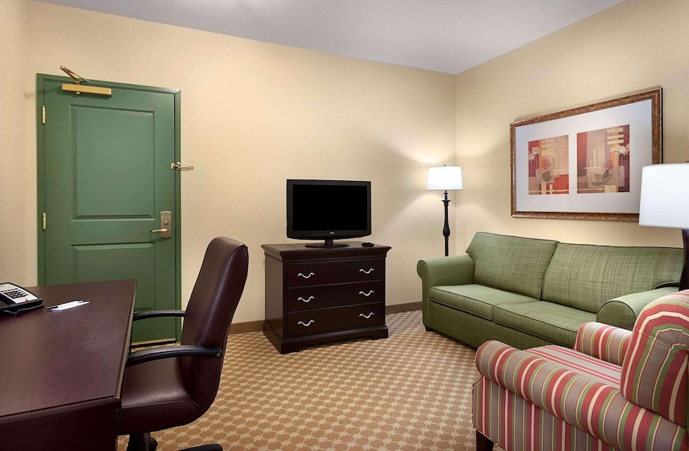 Suite, Non Smoking (1 King Bed) - Photo 1