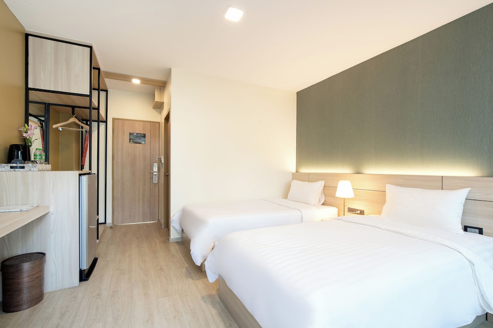Deluxe Twin Room, Balcony photo 2