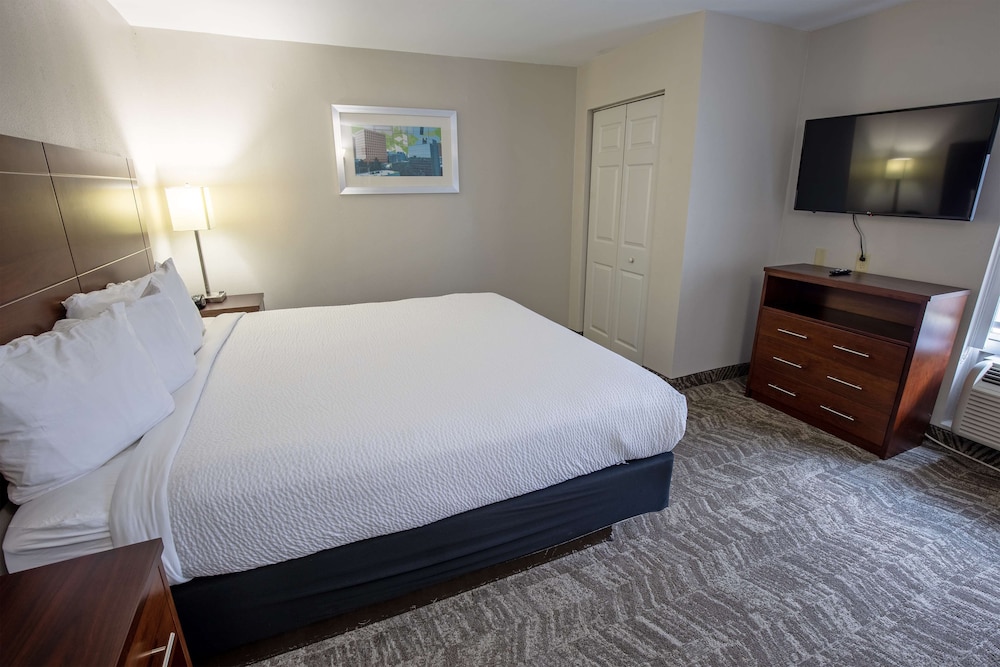 Suite, 1 King Bed, Non Smoking, Jetted Tub - Photo 1