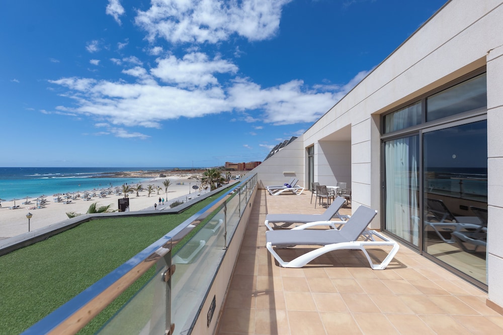 Suite familiar con balcón y vista al mar (4 adultos)