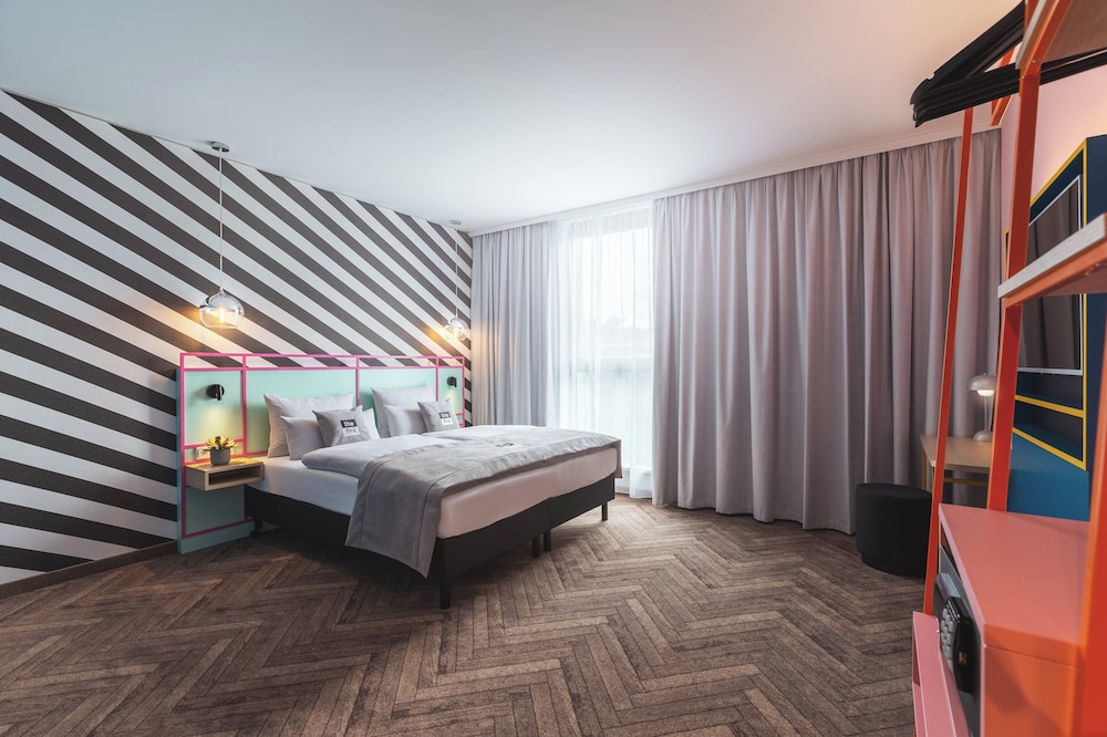 Premium Room, 1 Queen Bed, Accessible, Kitchenette