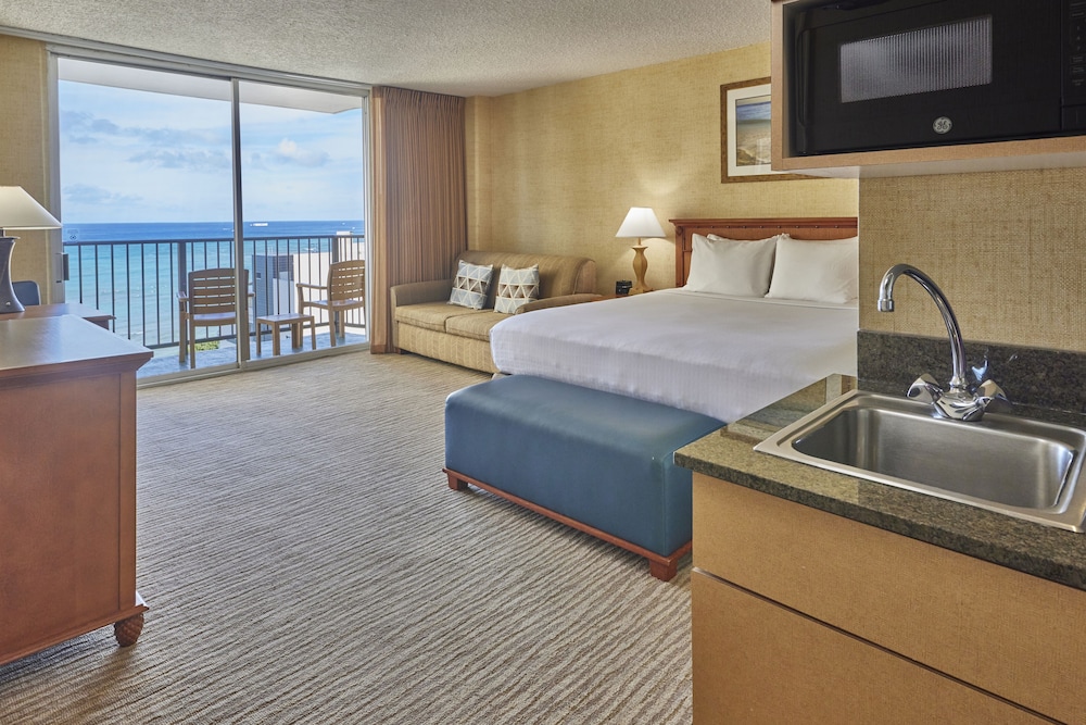 Deluxe Room, 1 King Bed with Sofa bed, Partial Ocean View, Corner