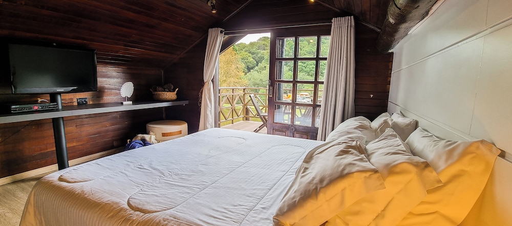 Deluxe Room, Multiple Beds, Jetted Tub, Lagoon View photo 1