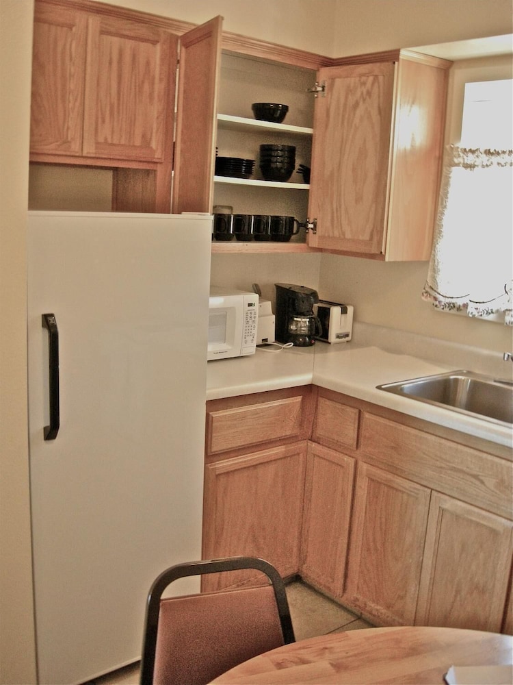 2 Queen Beds With Kitchen (No Pets Allowed) photo 3