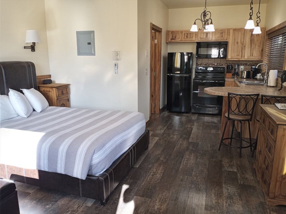 Studio Suite, 1 Queen Bed with Sofa bed, Non Smoking, Hill View