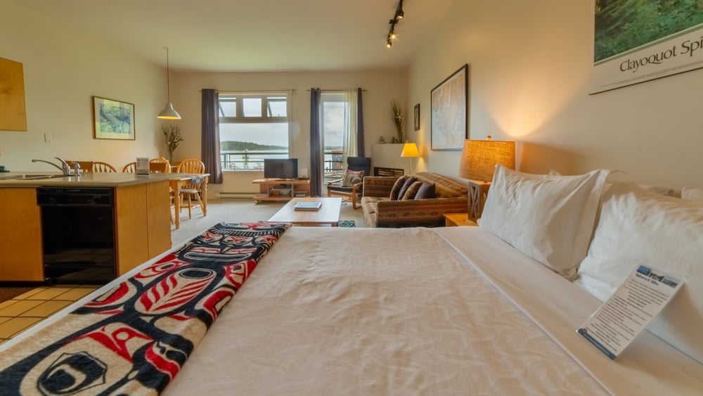 Oceanfront Studio Condo 15 photo 1