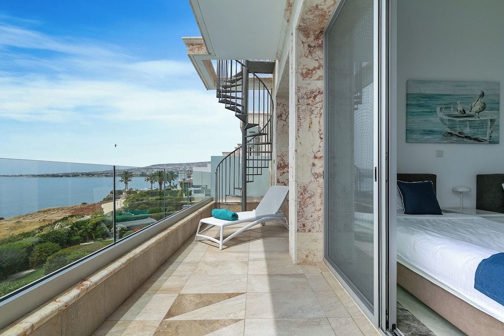 Grand Deluxe Family with Balcony photo 3