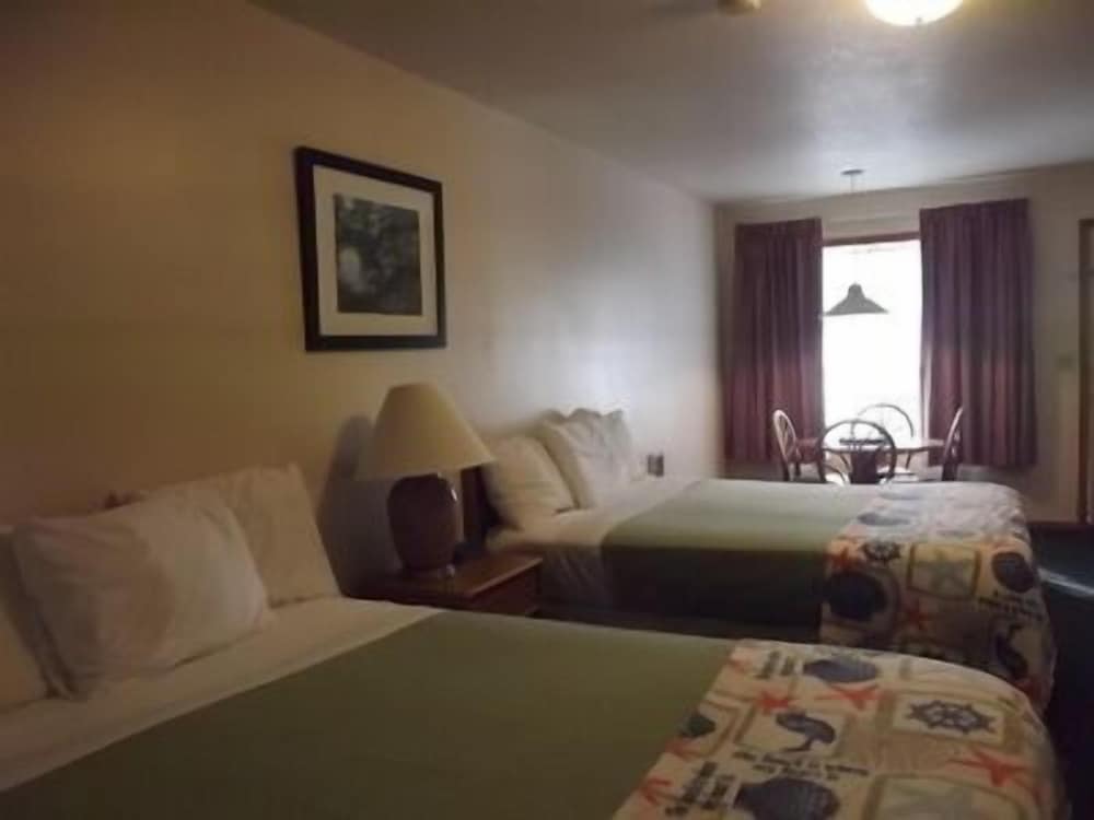 Traditional Room, 2 Queen Beds photo 3