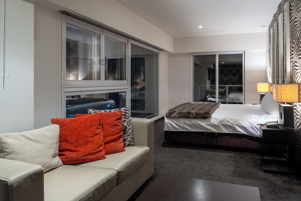 3 Bedroom Penthouse Suite S502 photo 3