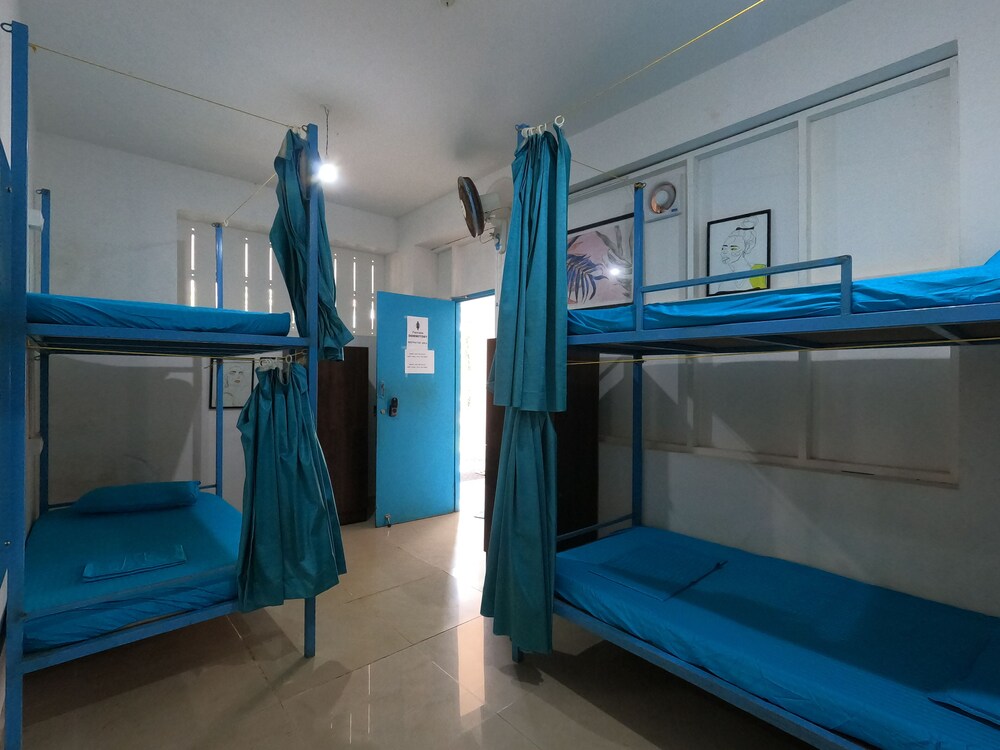 Non AC 4-Bed Shared Dormitory, Women only photo 1