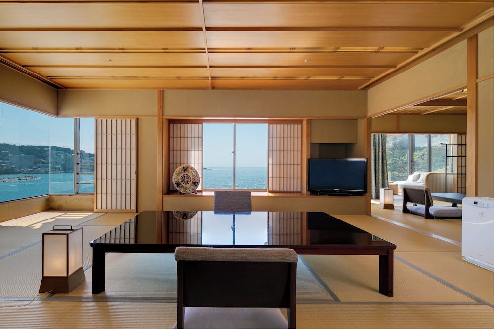 Royal Floor VIP Room with Ocean View - Non-Smoking
