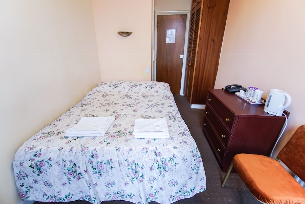 Double Room (1st floor front) photo 1