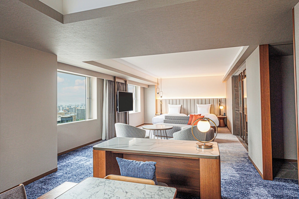 Junior Suite, 2 Twin Beds, Accessible, Club Lounge Access