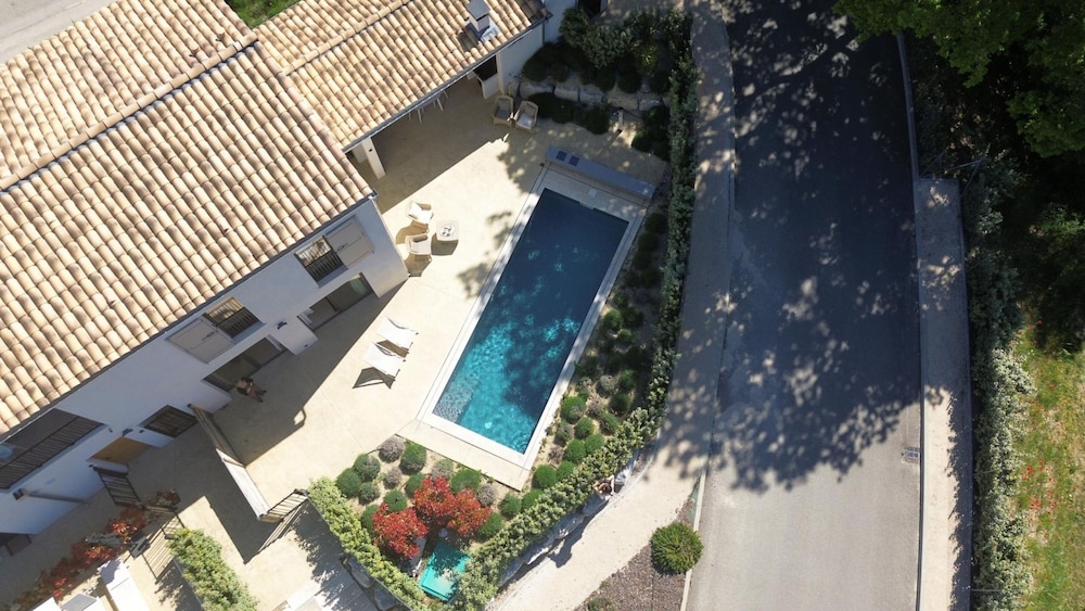 Villa photo 2