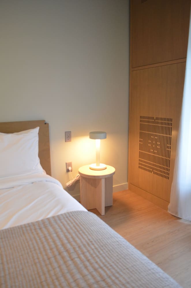 Stonebreaker Hotel, Foto 3