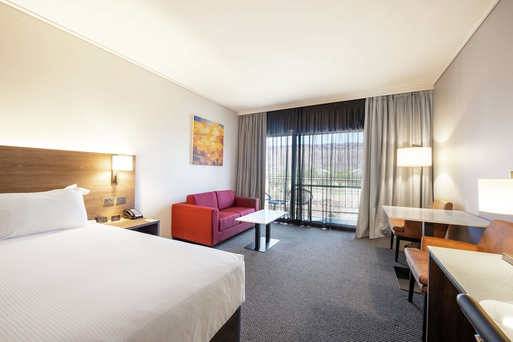 Room, 1 King Bed, Mountain View