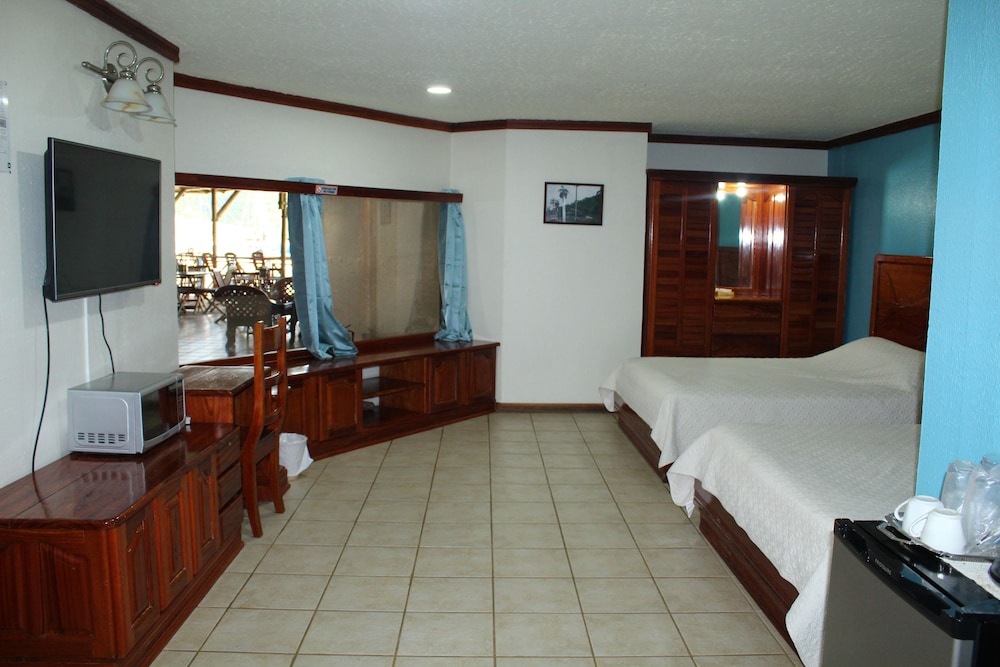 Standard Room, 2 Queen Beds photo 2