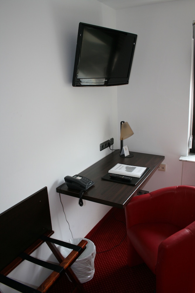 Basic Single Room photo 3