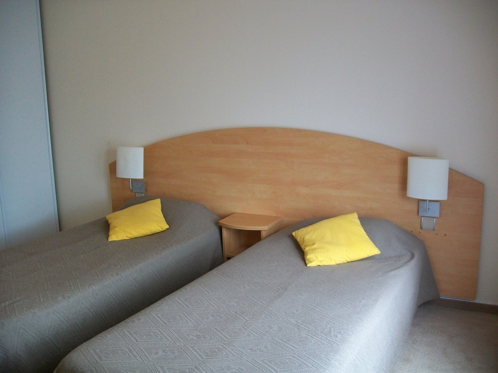 Twin Room, Non Smoking (Parking side) photo 1