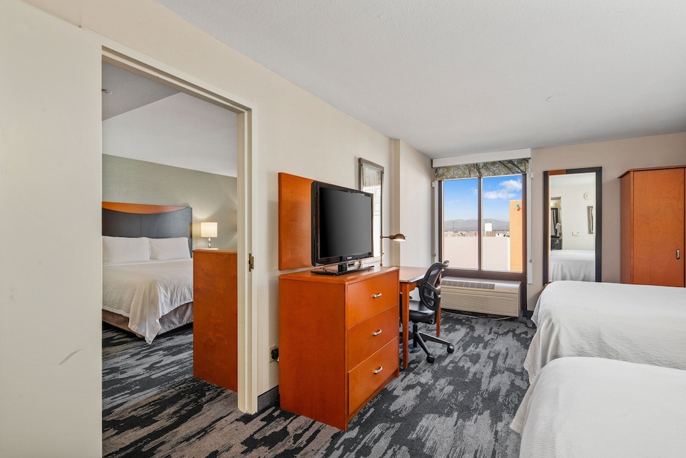 Suite, 2 Bedrooms - Photo 2