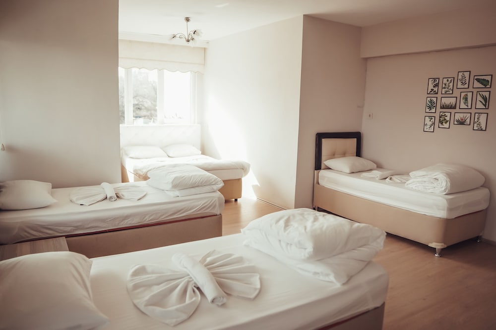 Basic Single Room, 5 Bedrooms, Smoking, Sea View