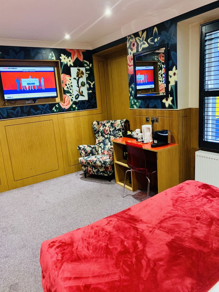 Superior Double or Twin Room, Ensuite thumbnail 6