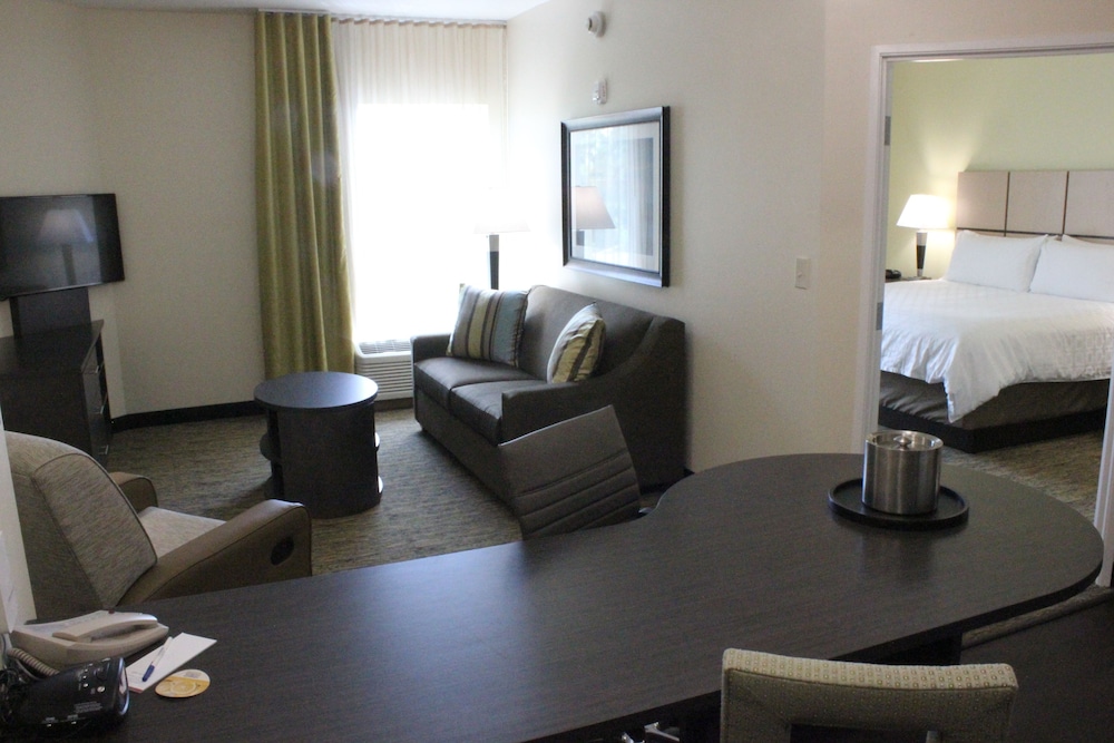 Suite, 1 King Bed, Accessible (Mobility, Accessible Tub) photo 1