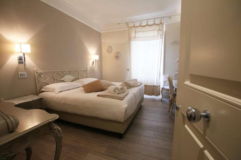 Classic Double Room, Terrace, Partial Sea View