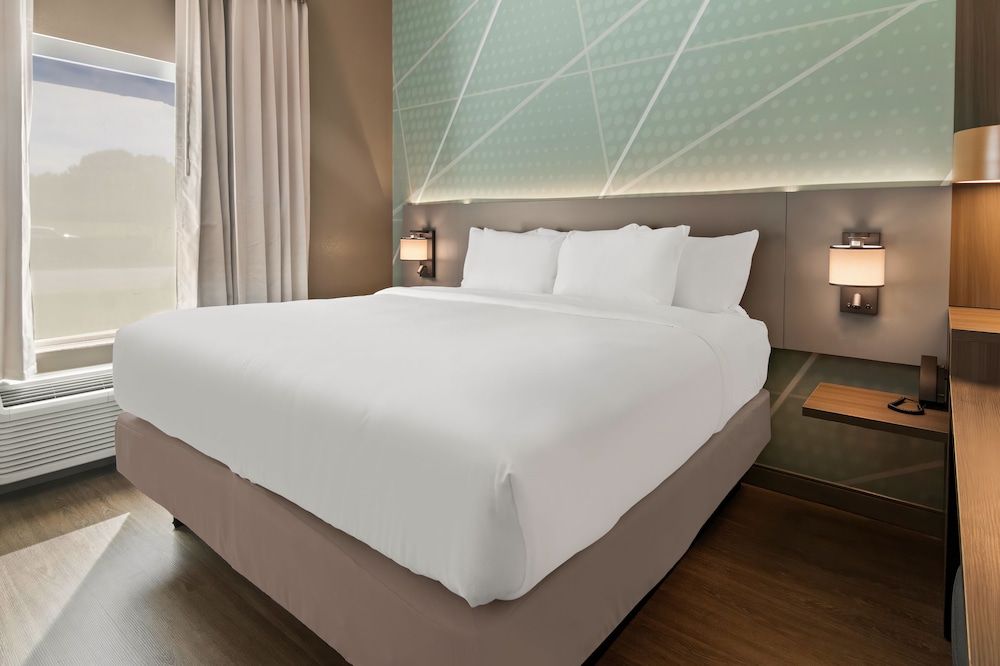 One King bed, non smoking, suite - Photo 3