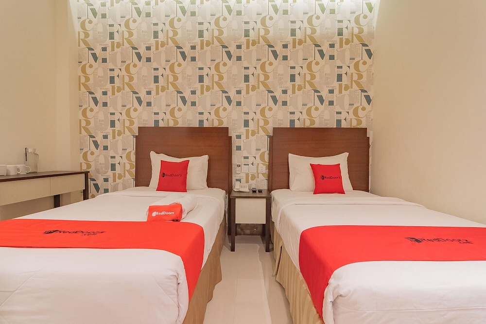 Twin Room (Reddoorz) - Photo 1