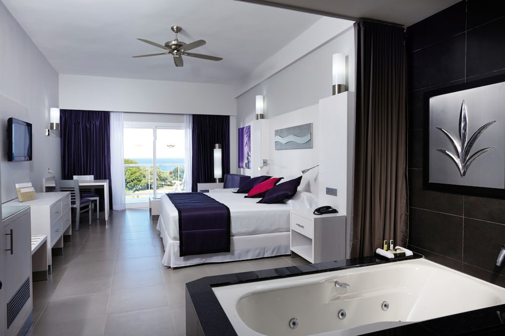 Junior Suite, Ocean View (L)