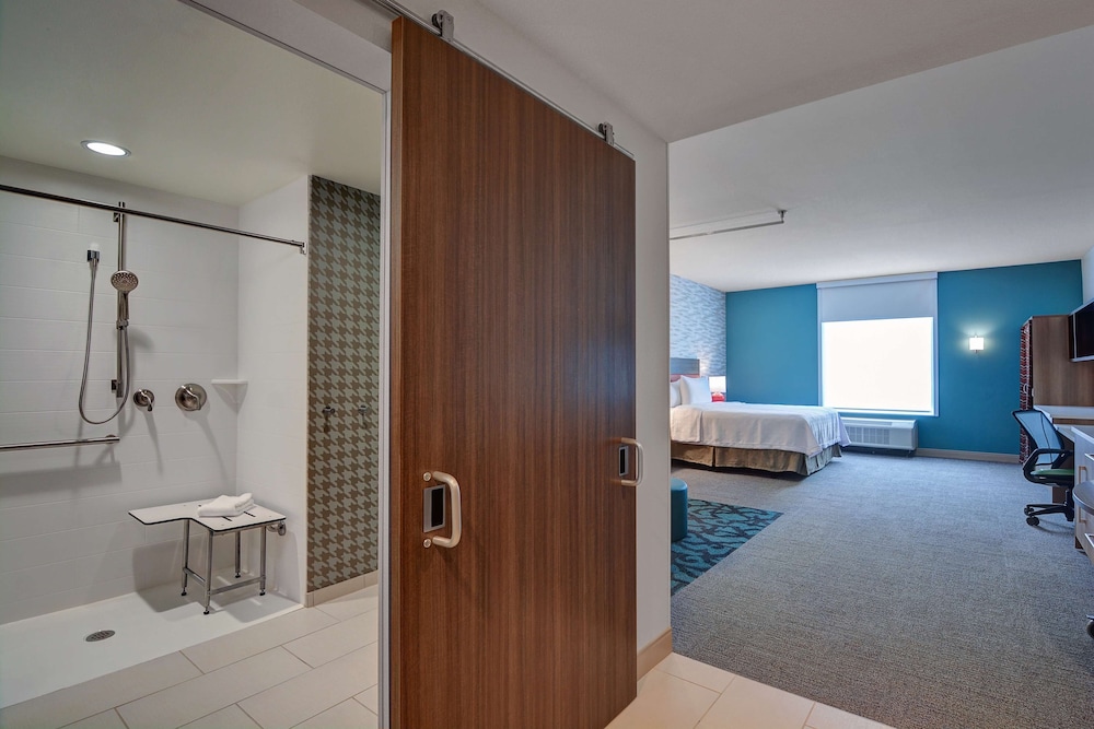 Standard Studio Suite, 1 King Bed, Accessible, Non Smoking (Roll-In Shower) - Photo 3