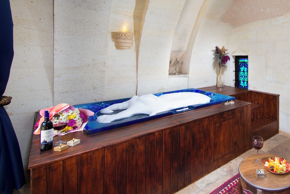 Turca Suite with Jacuzzi and Turkish Bath photo 2