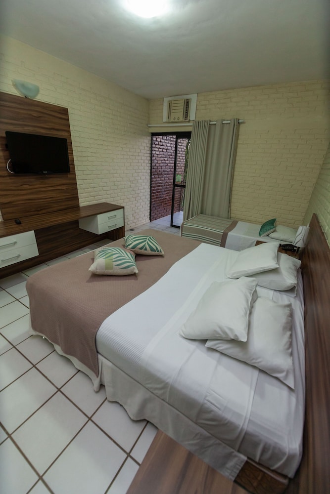 Standard Double or Twin Room, Multiple Beds, Partial Ocean View, Garden Area photo 3