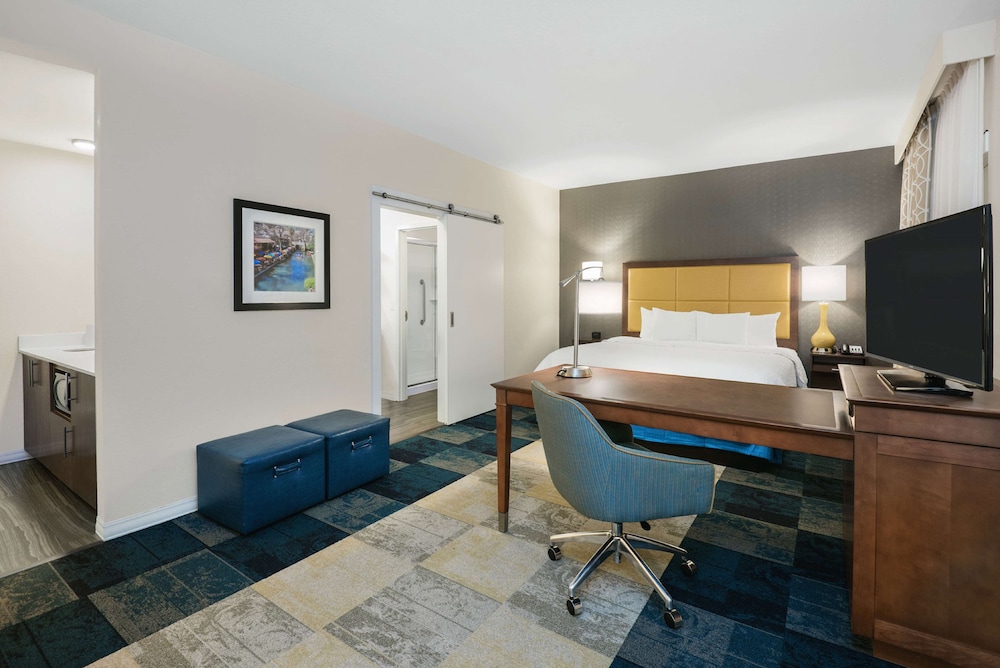 Room with Two Queen Beds - Non-Smoking