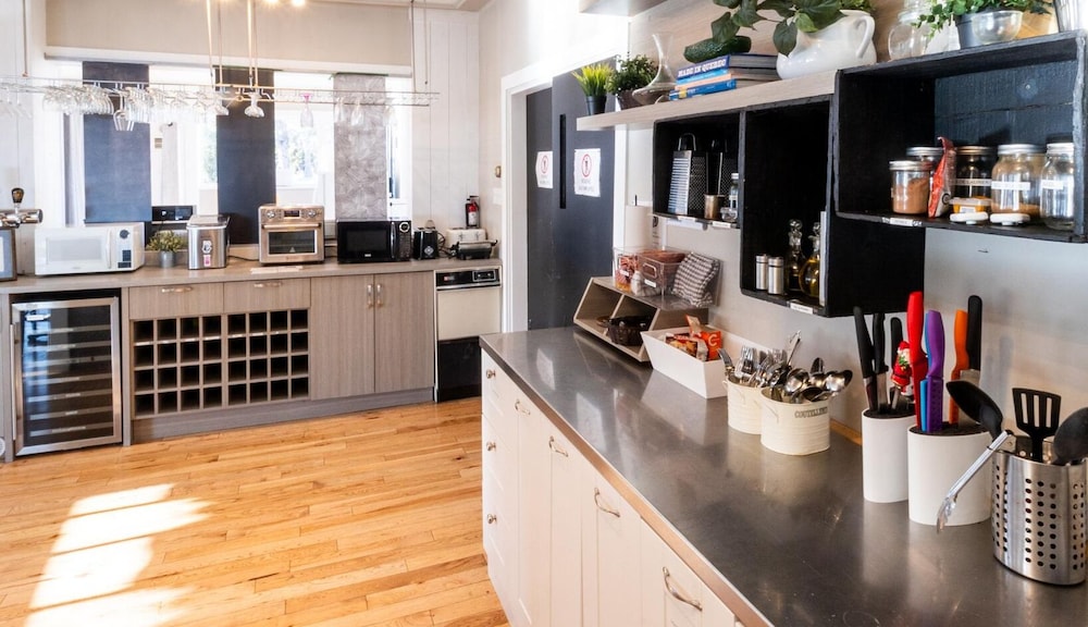Grand Apartment, Multiple Bedrooms, Kitchen, River View photo 2