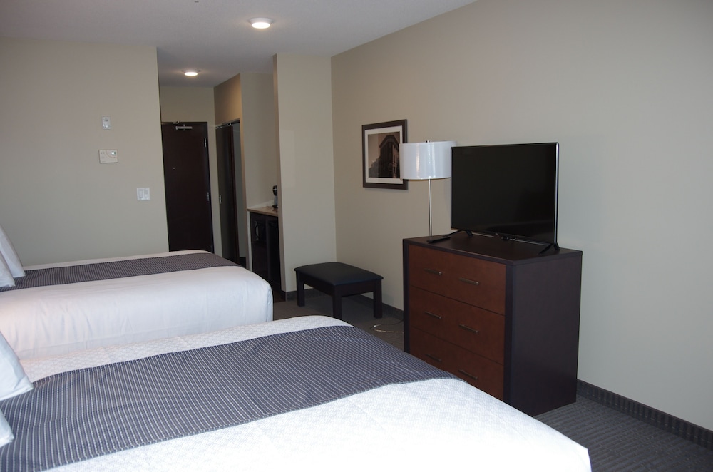 Suite, 2 Queen Beds, Non Smoking, Refrigerator & Microwave (Queen sofabed) photo 2