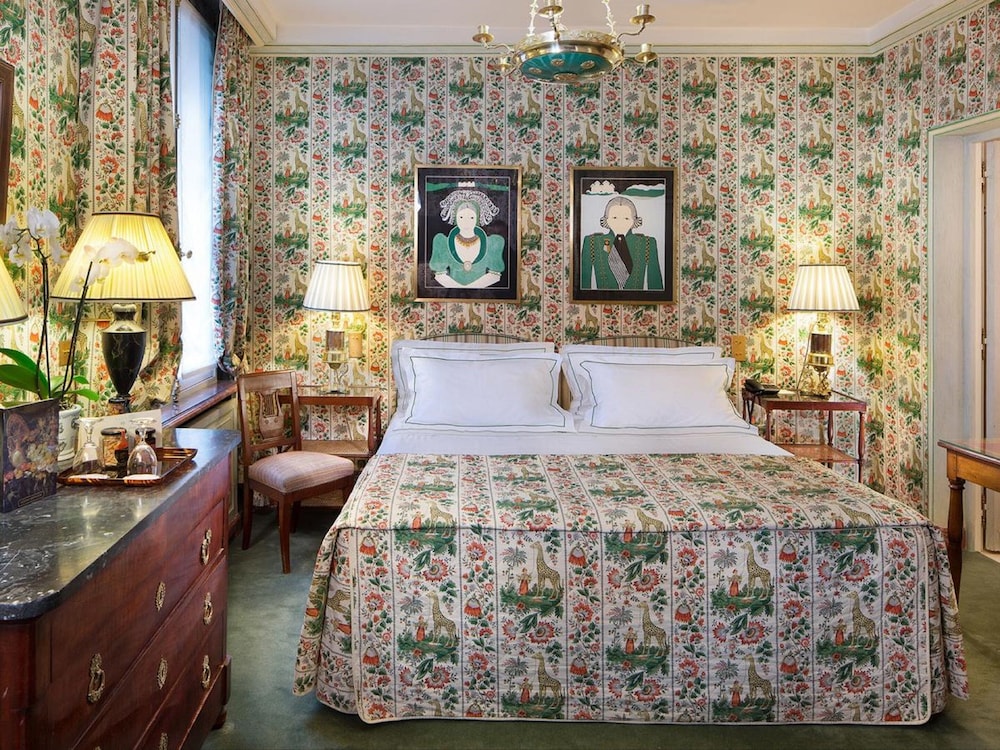 Superior Double Room thumbnail 6