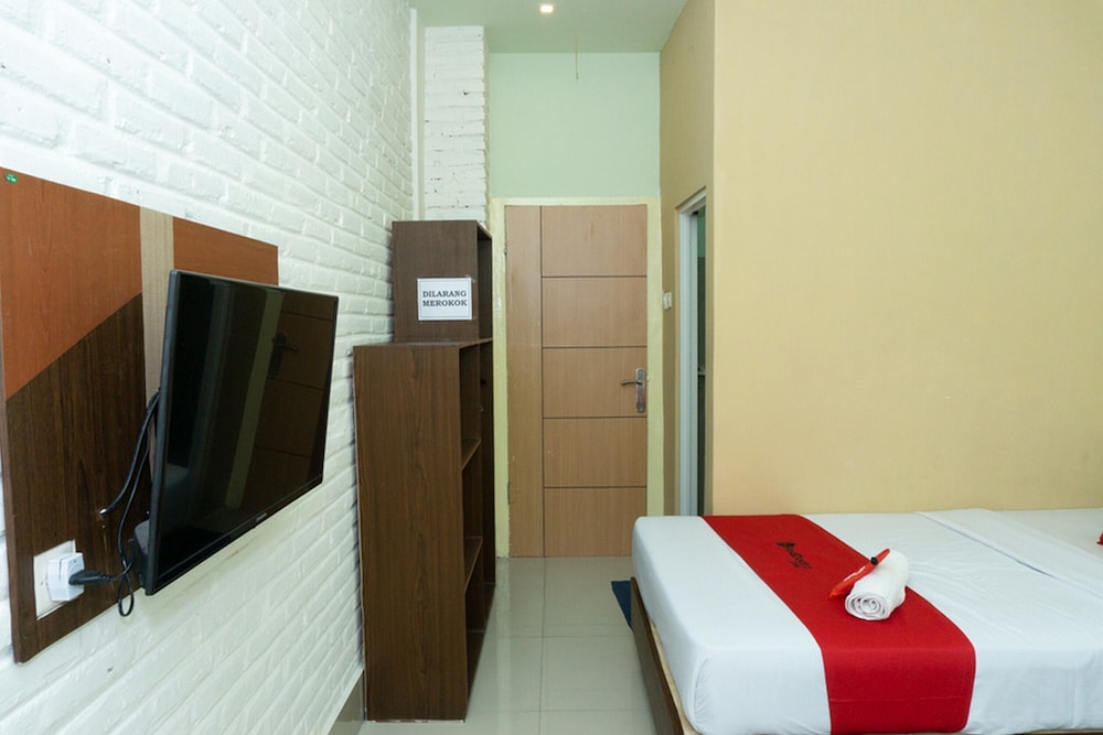 Twin Room (RedDoorz) photo 3