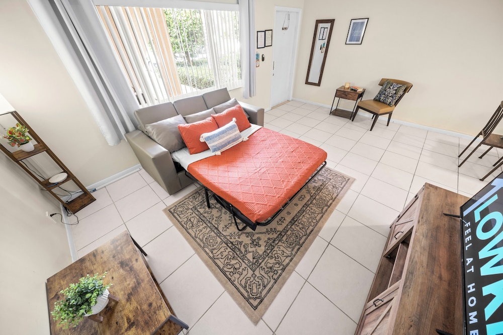 Superior 1-Bedroom King  w/ Kitchen & Sofa Bed photo 2