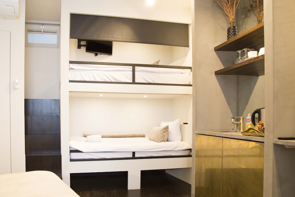 Family Quadruple Room thumbnail 6