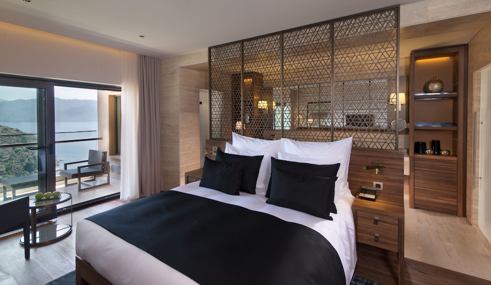 Deluxe Room, 1 Bedroom, Sea View photo 2