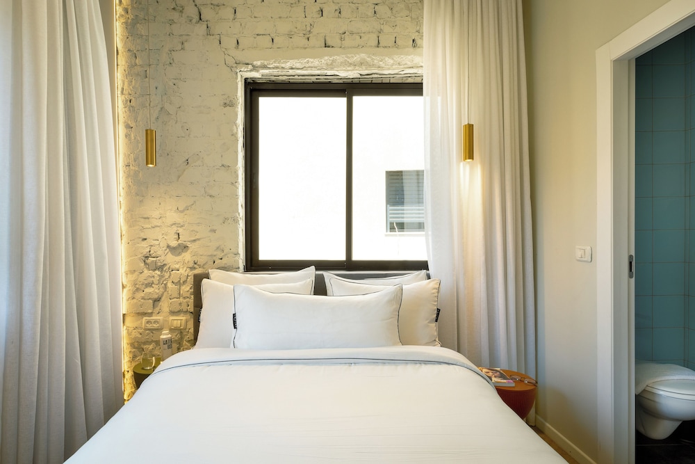 Double Room - Photo 5